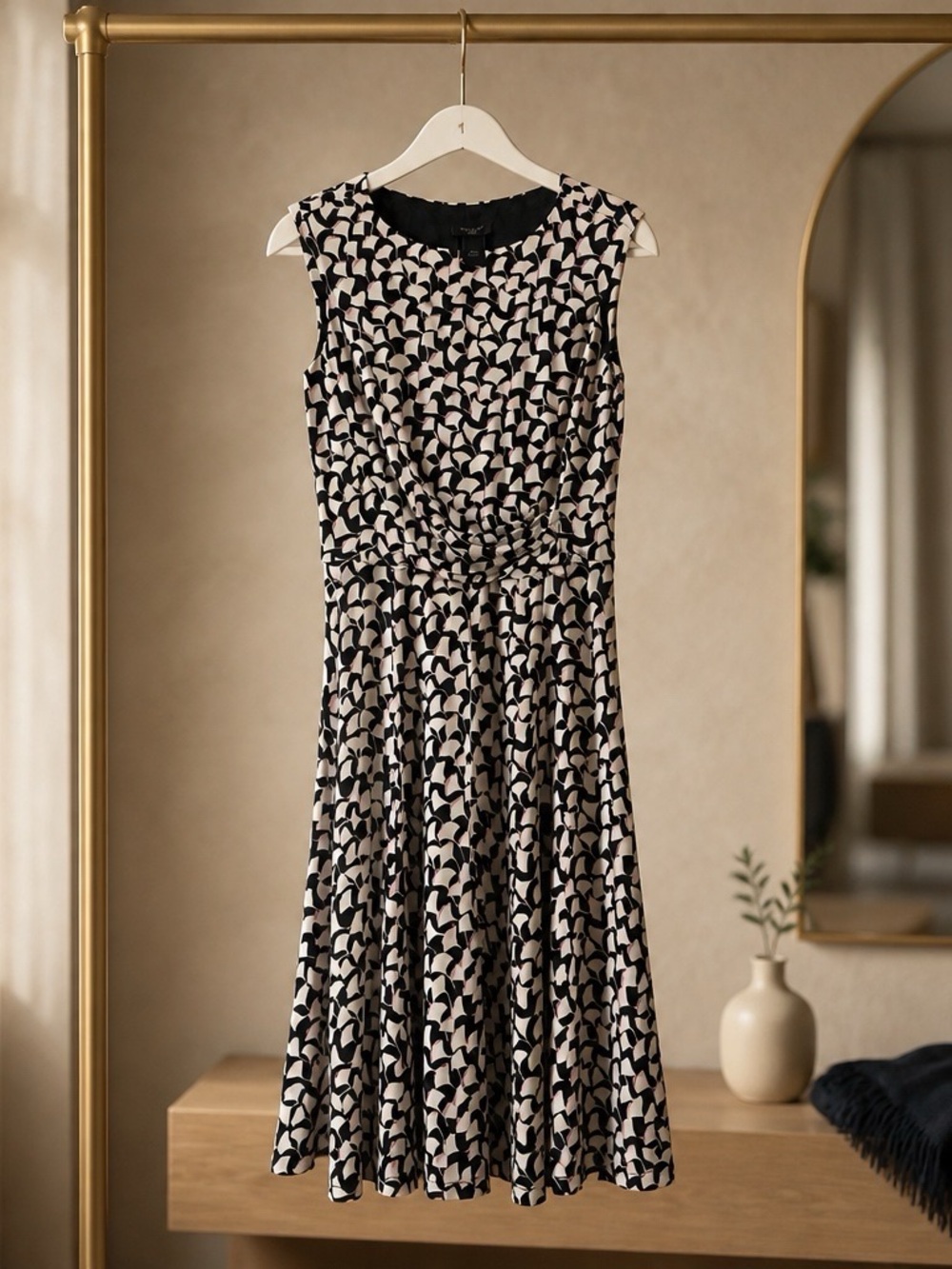 Ann Taylor LOFT Petites Sleeveless Dress
A line Classic , Business casual attire
